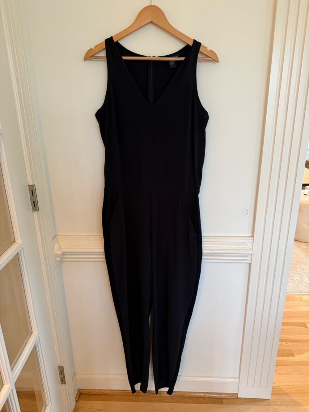 Athleta Women's Black V-Neck Sleeveless Jumpsuit 6